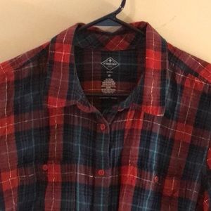 Relax and be festive this Christmas in this ladies plaid shirt  size 1X.